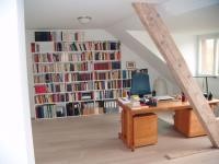 Bücherregal